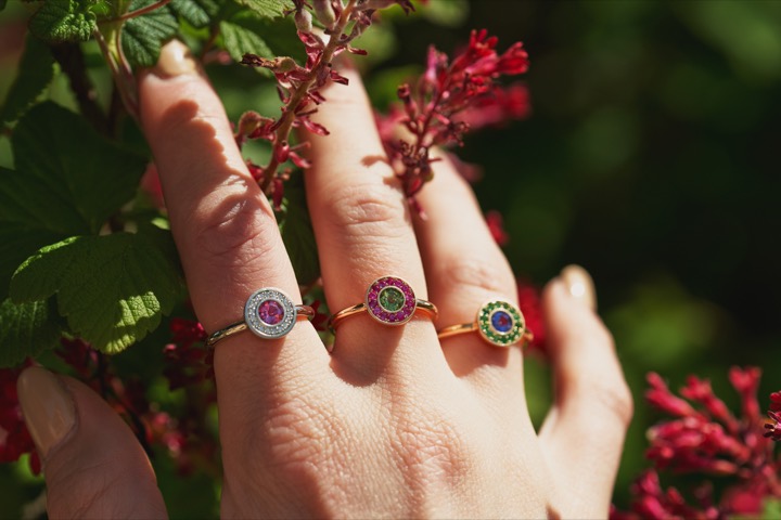 Drei Ringe mit Farbsteinen